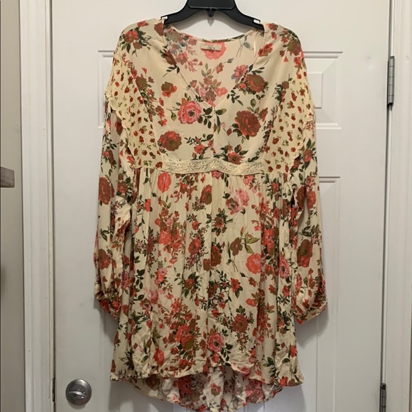 Chelsea & Violet Dresses & Skirts - Chelsea & Violet Size Large Floral Long Sleeve Dress in Red & Pink & Green